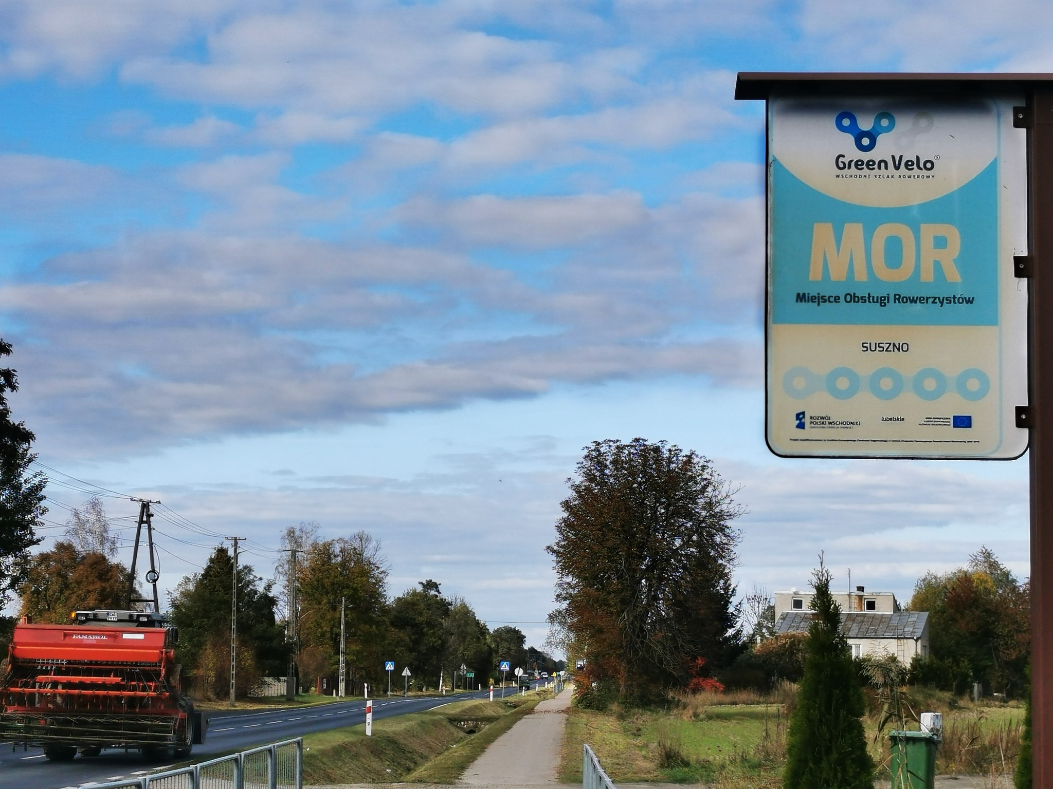 Zdjęcie przedstawia Miejsce Obsługi Rowerzystów w miejscowości Suszno przy drodze wojewódzkiej numer 816 w gminie włodawa